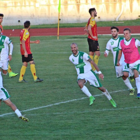L'esultanza di Giovagnoli dopo il gol del pareggio