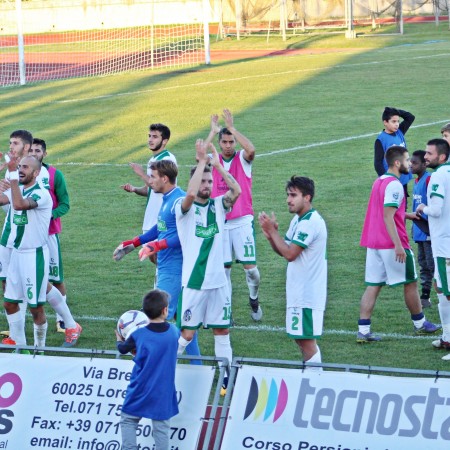 La squadra ringrazia i tifosi a fine gara