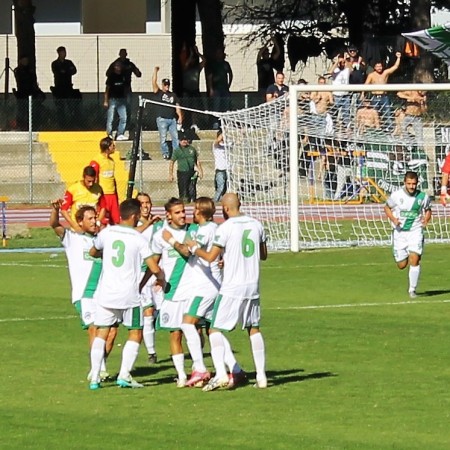 L'esultanza dopo il gol di Montagnoli