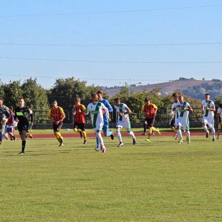 L'ingresso delle squadre in campo